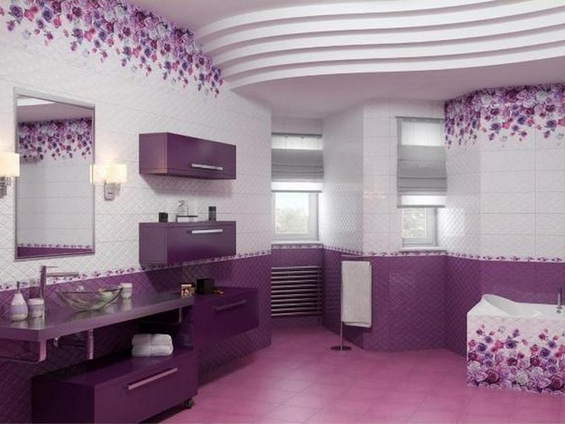 Плитка для ванной в фиолетовом и сиреневом цвете с цветами